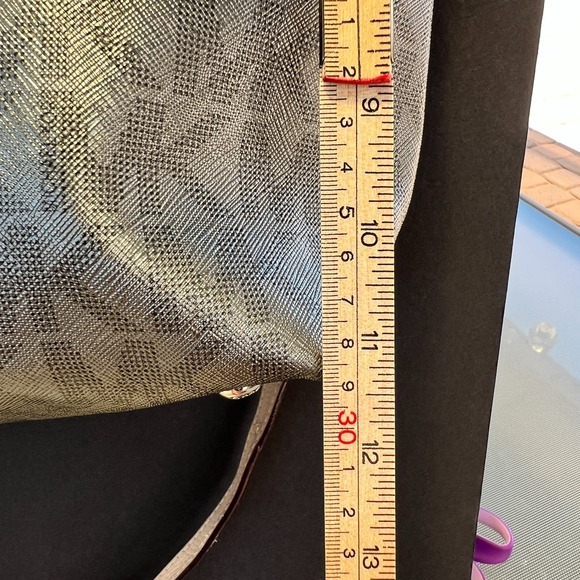 Michael Kors Jet Set Large Logo Tote Handbag Silver MK Monogram Crossbody Zip - Picture 8 of 10